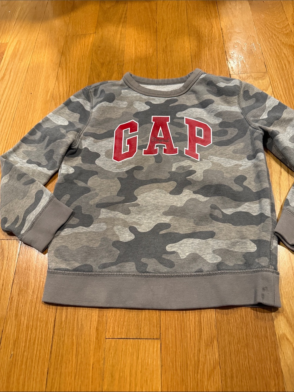 Gap kids camo sweatshirt size small .